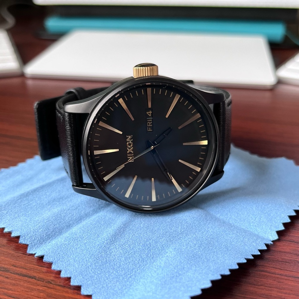 Nixon Men’s Watch | Never Be Late The Sentry - Black & Gold